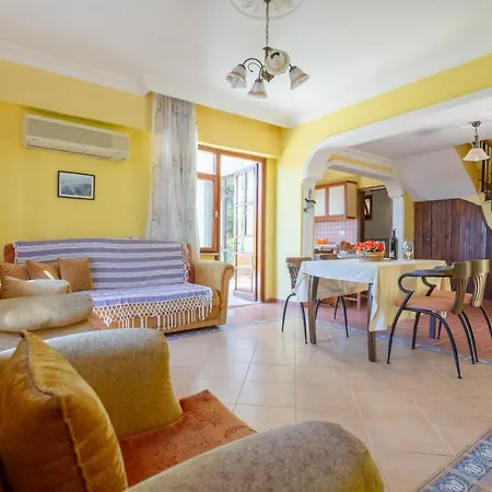 Villa Myros *