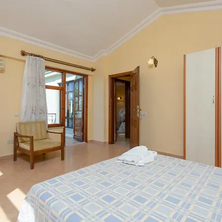 Villa Myros *
